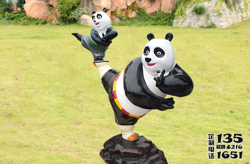 游樂園廣場(chǎng)擺放卡通熊貓玻璃鋼雕塑 游樂園廣場(chǎng)擺放卡通熊貓玻璃鋼雕塑