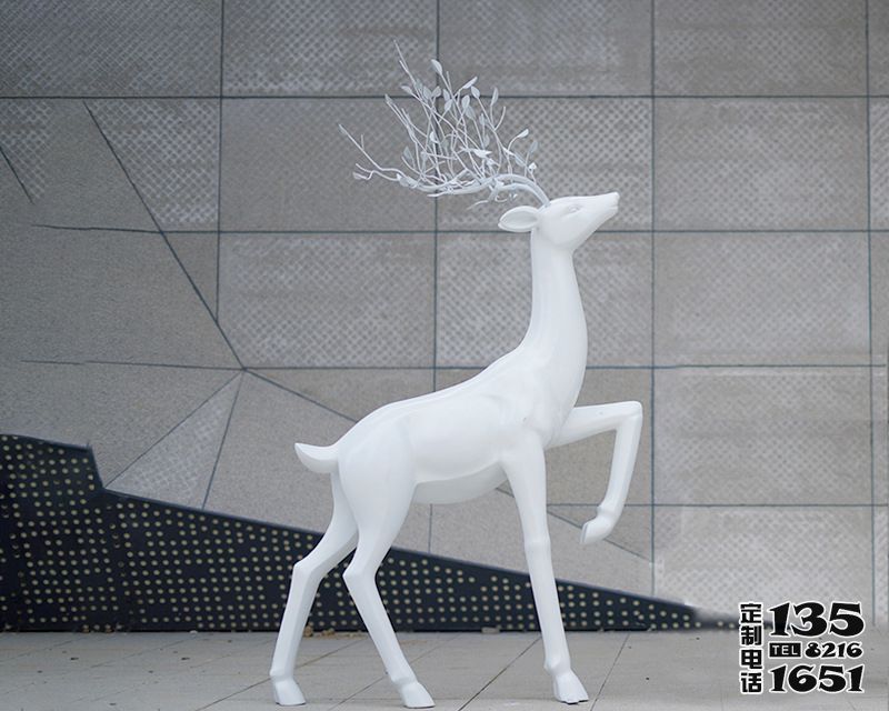 公園戶(hù)外抽象玻璃鋼白色梅花鹿雕塑 公園戶(hù)外抽象玻璃鋼白色梅花鹿雕塑