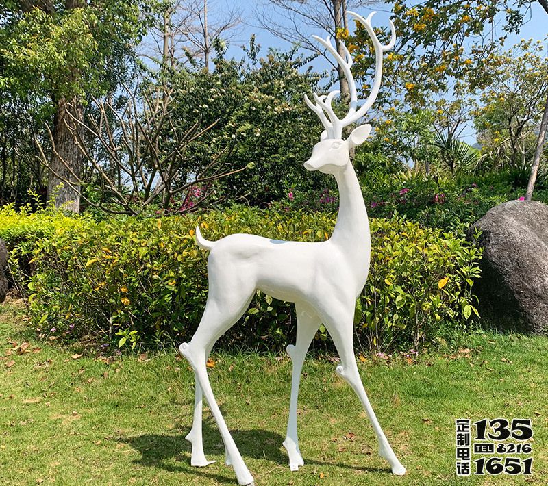 公園景區(qū)玻璃鋼白色梅花鹿雕塑 公園景區(qū)玻璃鋼白色梅花鹿雕塑
