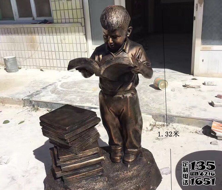 學校創(chuàng)意玻璃鋼仿銅小男孩看書雕塑 學校創(chuàng)意玻璃鋼仿銅小男孩看書雕塑