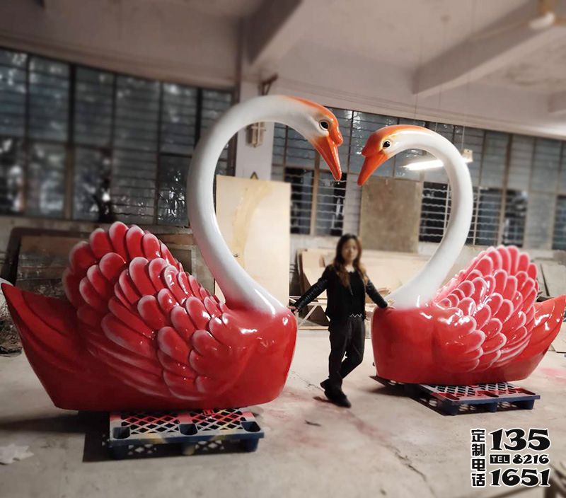 商場(chǎng)創(chuàng)意玻璃鋼彩繪愛心天鵝雕塑 商場(chǎng)創(chuàng)意玻璃鋼彩繪愛心天鵝雕塑