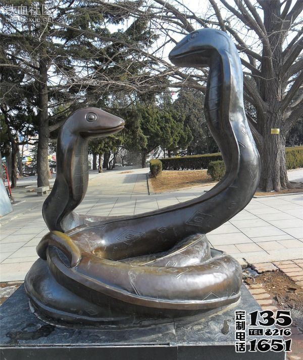 公園廣場(chǎng)大型創(chuàng)意景觀玻璃鋼仿銅蛇雕塑 公園廣場(chǎng)大型創(chuàng)意景觀玻璃鋼仿銅蛇雕塑
