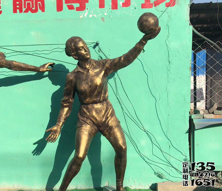 廣場(chǎng)玻璃鋼仿銅打排球的人物雕塑 廣場(chǎng)玻璃鋼仿銅打排球的人物雕塑