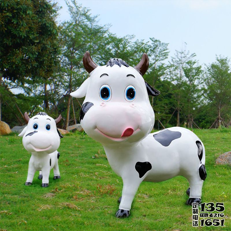 農(nóng)場(chǎng)里擺放的玻璃鋼卡通奶牛雕塑 農(nóng)場(chǎng)里擺放的玻璃鋼卡通奶牛雕塑
