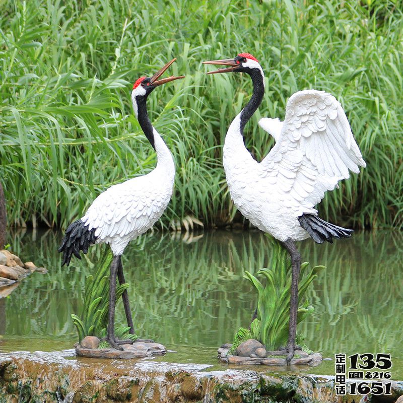 公園池塘玻璃鋼彩繪仿真動(dòng)物仙鶴雕塑 公園池塘玻璃鋼彩繪仿真動(dòng)物仙鶴雕塑