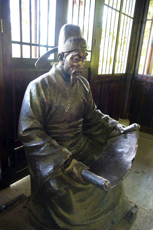 學(xué)院擺放唐朝書法家玻璃鋼仿銅歐陽詢雕塑 學(xué)院擺放唐朝書法家玻璃鋼仿銅歐陽詢雕塑