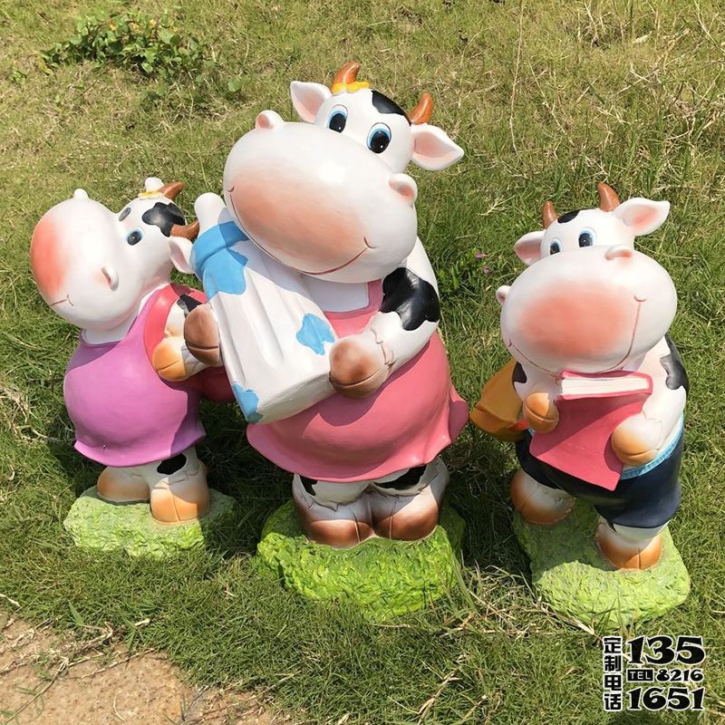 幼兒園商場(chǎng)玻璃鋼卡通可愛小奶牛雕塑 幼兒園商場(chǎng)玻璃鋼卡通可愛小奶牛雕塑