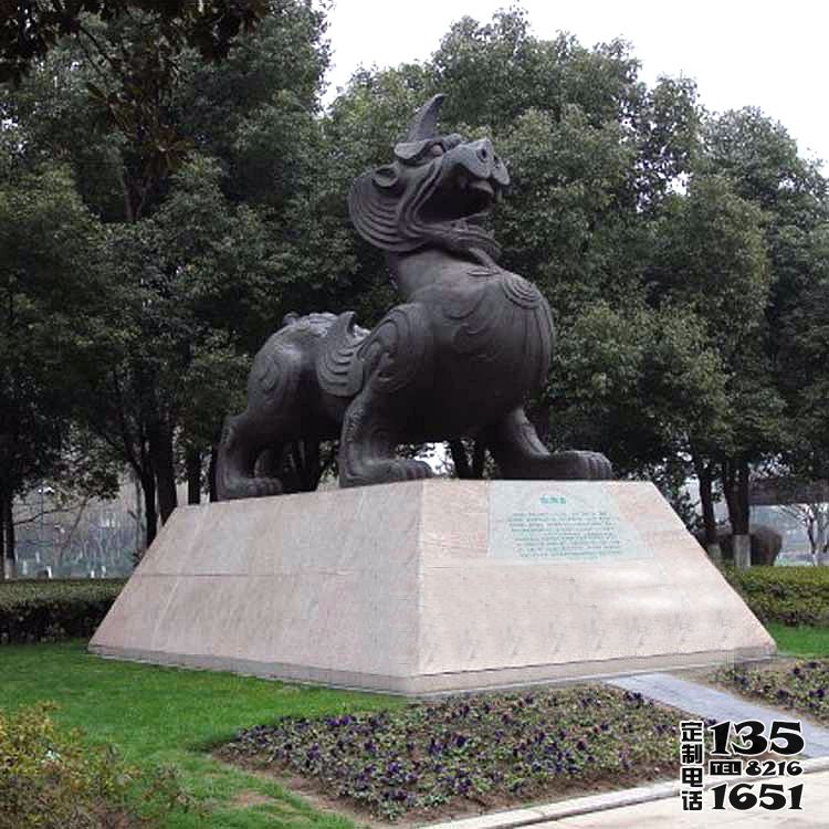 景區(qū)擺放的黑色的大型玻璃鋼獬豸雕塑 景區(qū)擺放的黑色的大型玻璃鋼獬豸雕塑